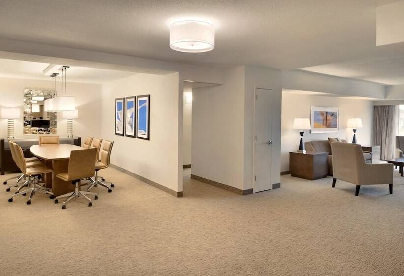 Люкс, Embassy Suites By Hilton Milwaukee Brookfield