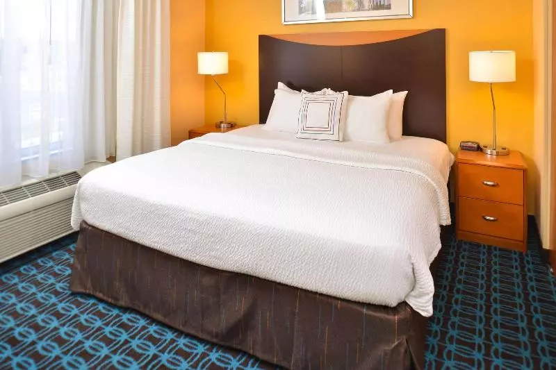 キングサイズベッドのスタンダードルーム, Fairfield Inn & Suites By Marriott Helena