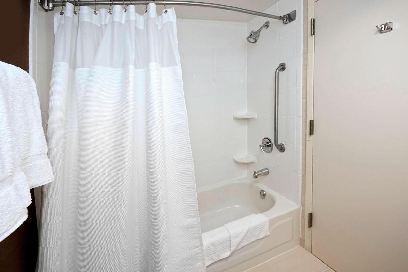 带大床的标准间, Fairfield Inn & Suites Raleigh Durham Airport Research Triangle Park