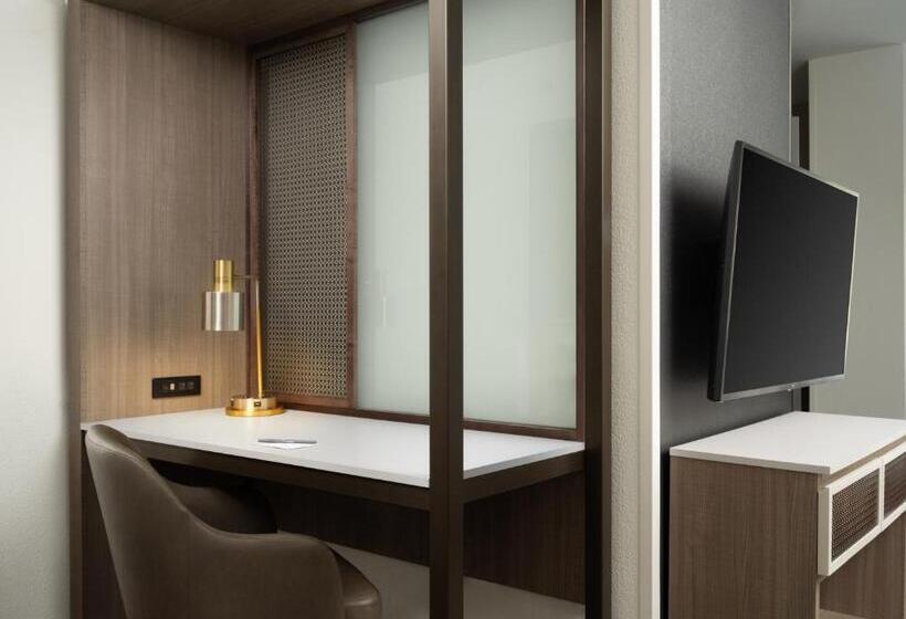 스위트, Springhill Suites Kansas City Overland Park