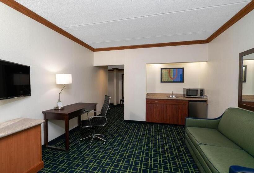 جناح ديلوكس سرير كينج, Wingate By Wyndham Fletcher At Asheville Airport