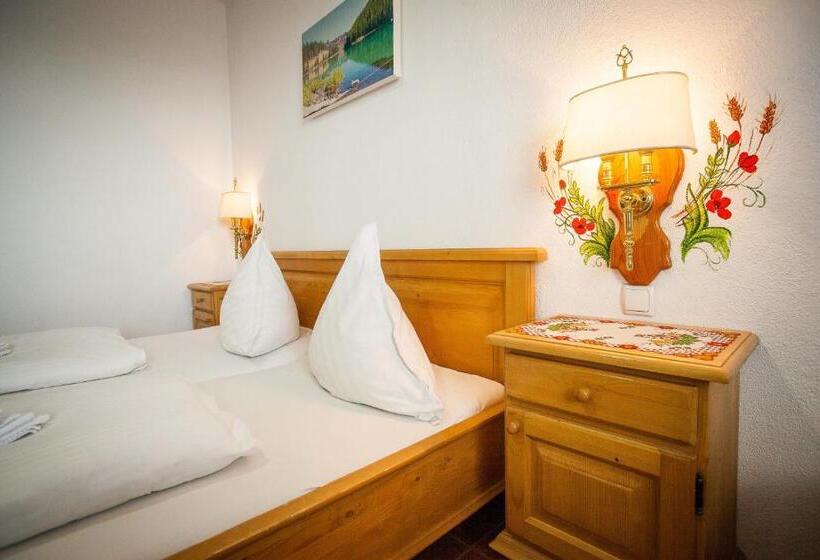 غرفة قياسية ثلاثية, Casa Cerbului1