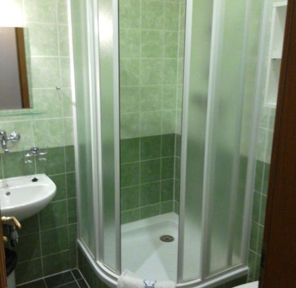 غرفة قياسية ثلاثية, Marianum Jl,s.r.o