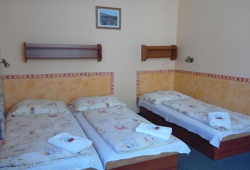 غرفة قياسية رباعية, Marianum Jl,s.r.o