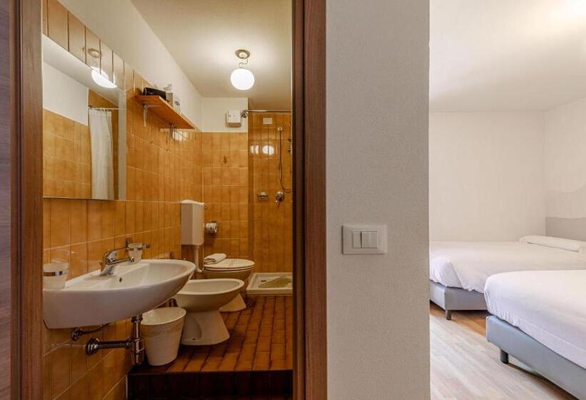 Comfort room with mountain view, Dufour