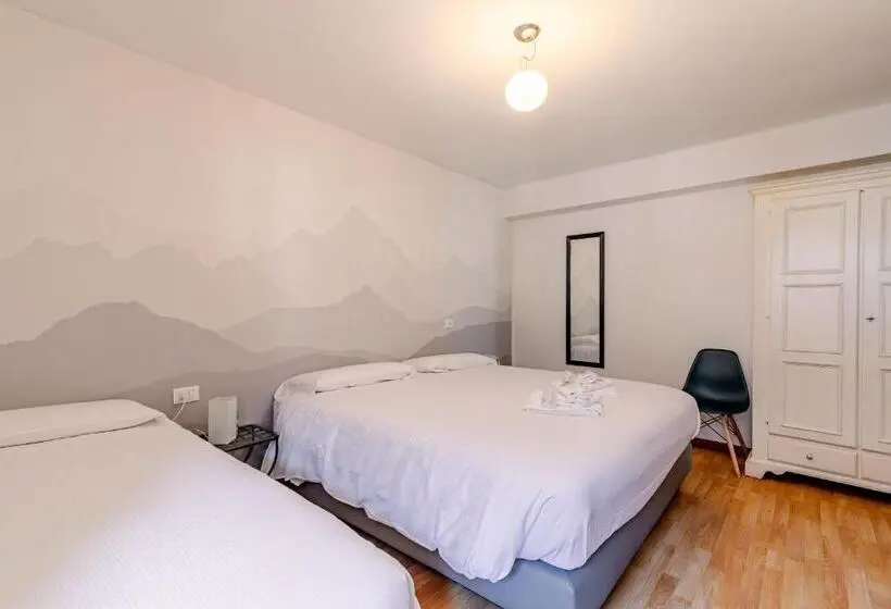Comfort room with mountain view, Dufour
