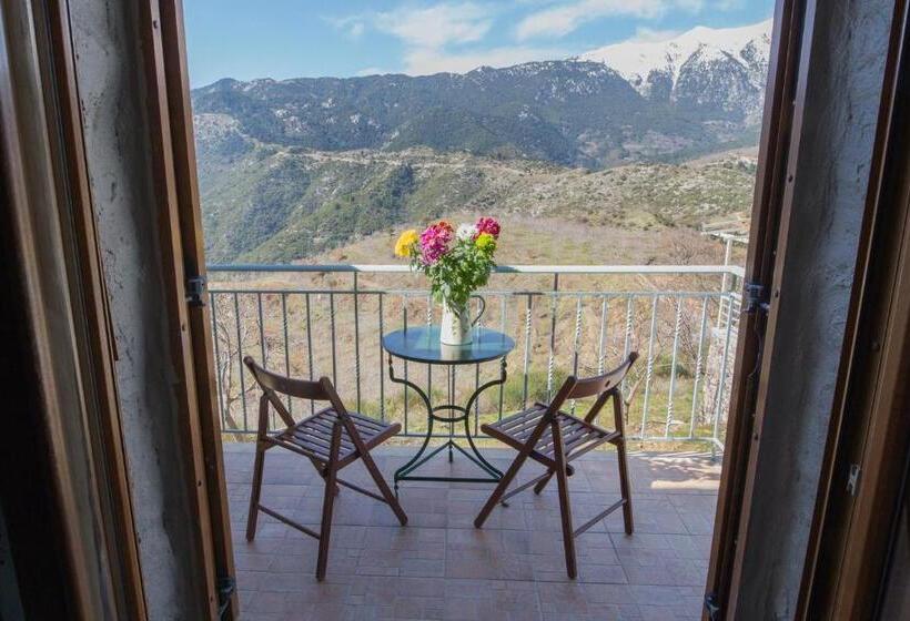 اتاق استاندارد سه نفره, Faris