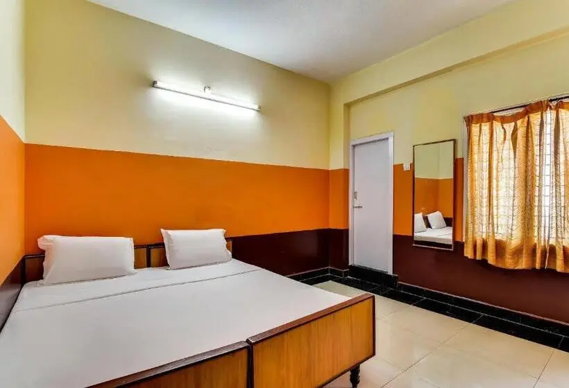 Standard Kolmen Hengen Huone, O Srinivasa Residency Lodge