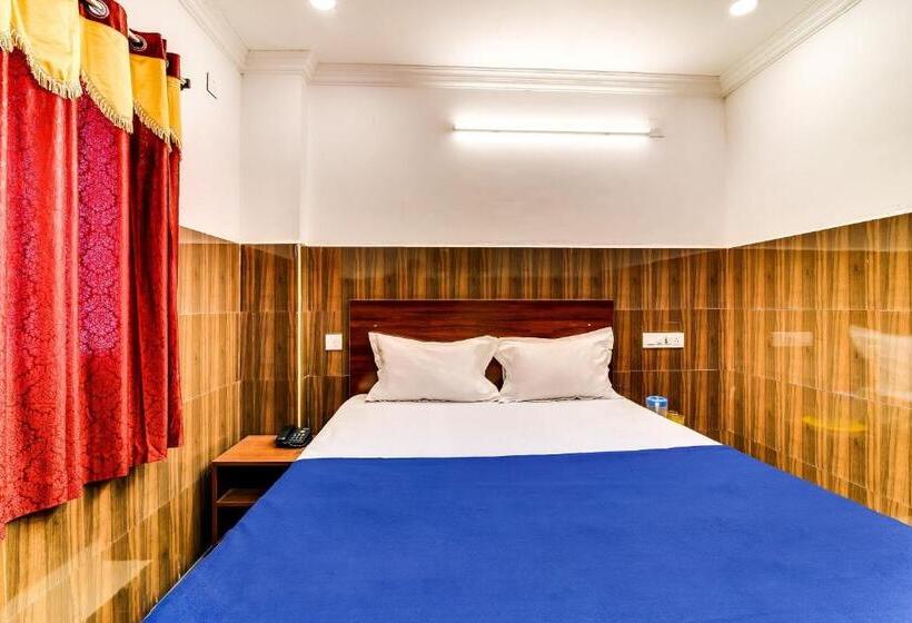 Háromágyas Standard Szoba, O Srinivasa Residency Lodge