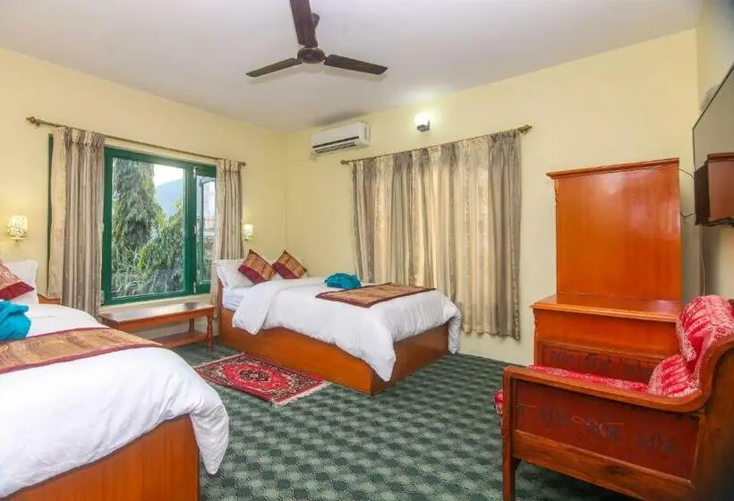 اتاق کلاسیک سه تخته, Noble Inn