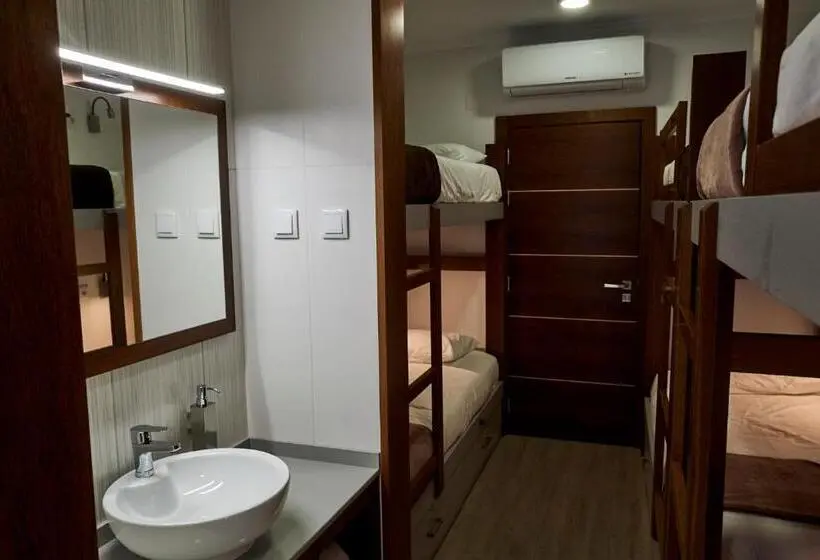 ルームシェアのワンベッド, Memória Boutique Hostel