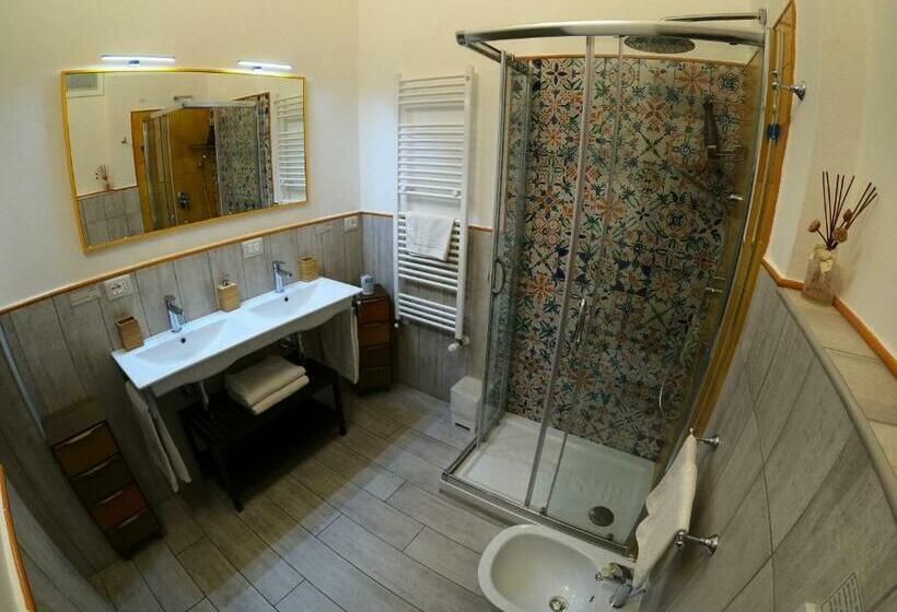 Chambre Familiale, Five Roses Bed & Breakfast