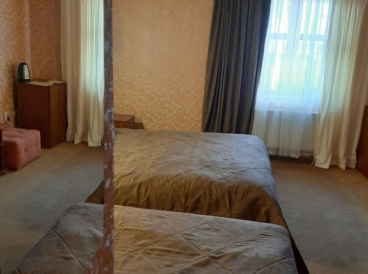 חדר משפחתי, Stara Vezha