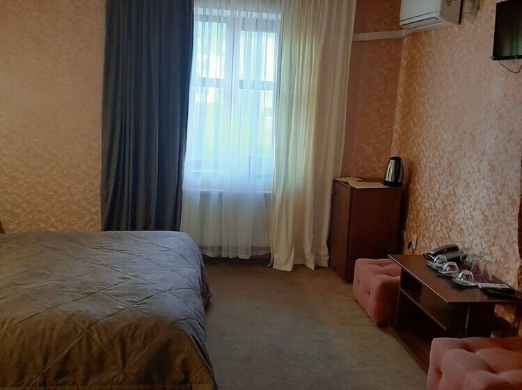 חדר משפחתי, Stara Vezha