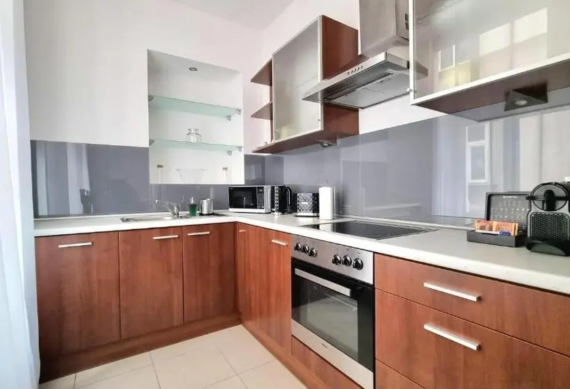 スタンダードスタジオ, Nook Nook Apartments Katarzyny 2