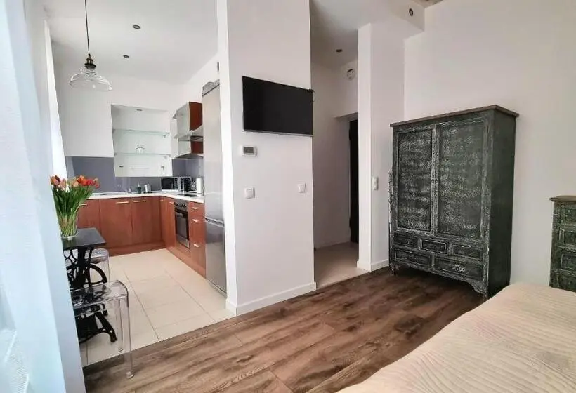 スタンダードスタジオ, Nook Nook Apartments Katarzyny 2
