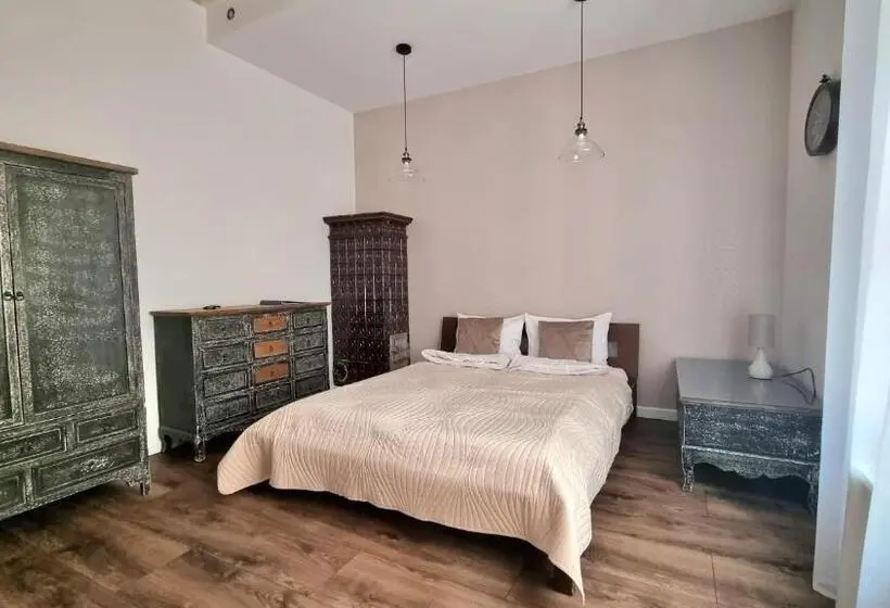 スタンダードスタジオ, Nook Nook Apartments Katarzyny 2