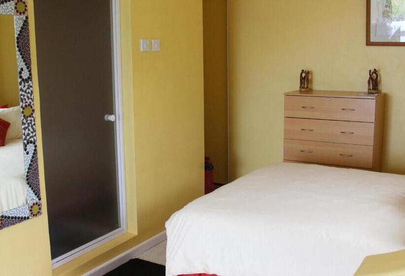 اتاق لوکس با چشم‌انداز دریا, Richards Travel Lodge