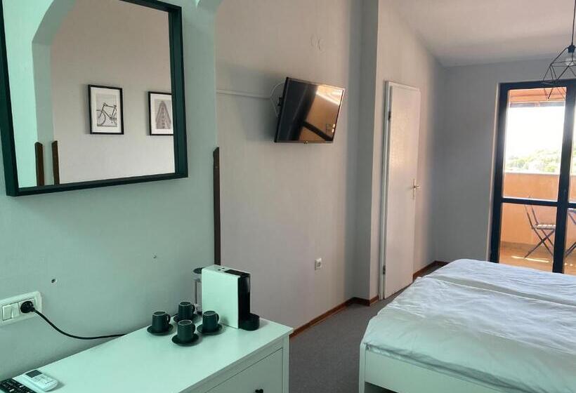 اتاق استاندارد چهار تخته با چشمانداز دریا, Villa Darina