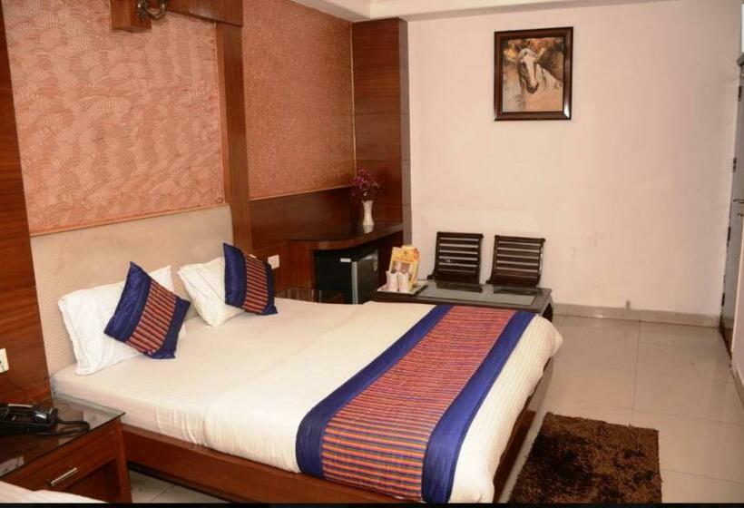 디럭스 룸, Delhi Heart At New Delhi Railway Station