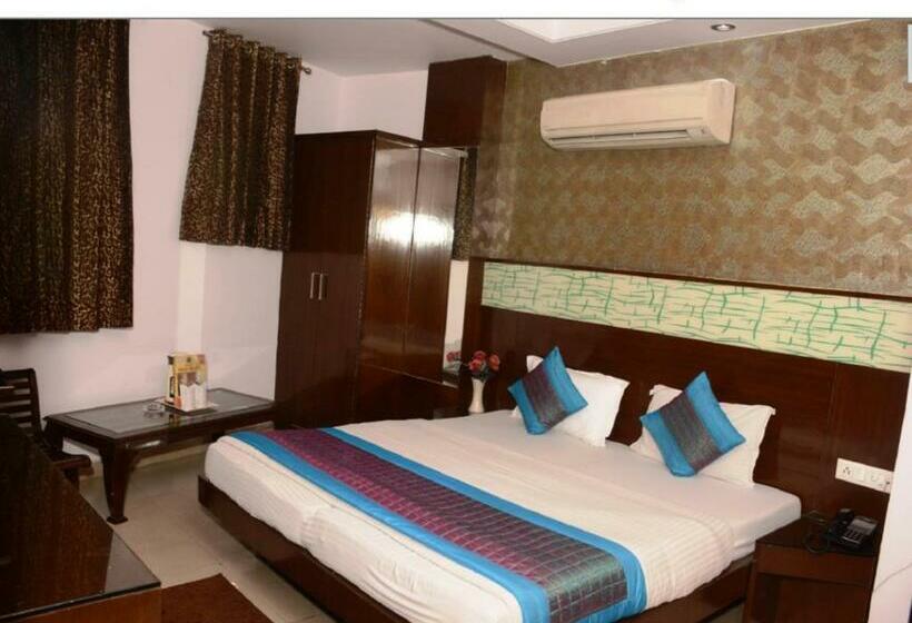 디럭스 룸, Delhi Heart At New Delhi Railway Station