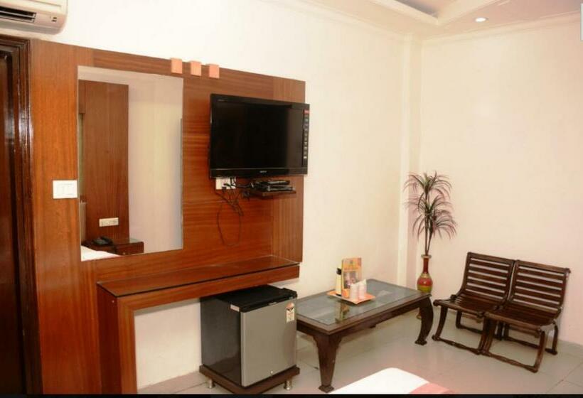 غرفة ديلوكس عائلية, Delhi Heart At New Delhi Railway Station