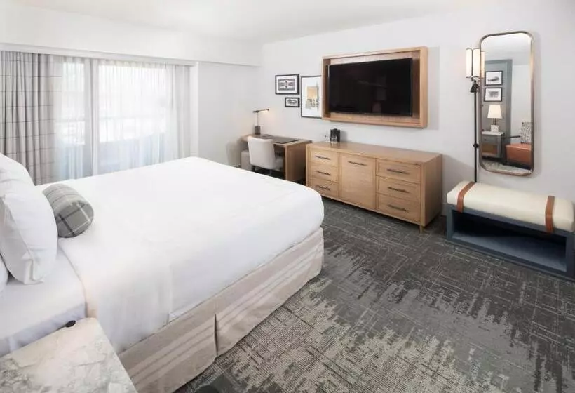 キングサイズベッドのデラックスルーム, Grand Geneva Resort And Spa