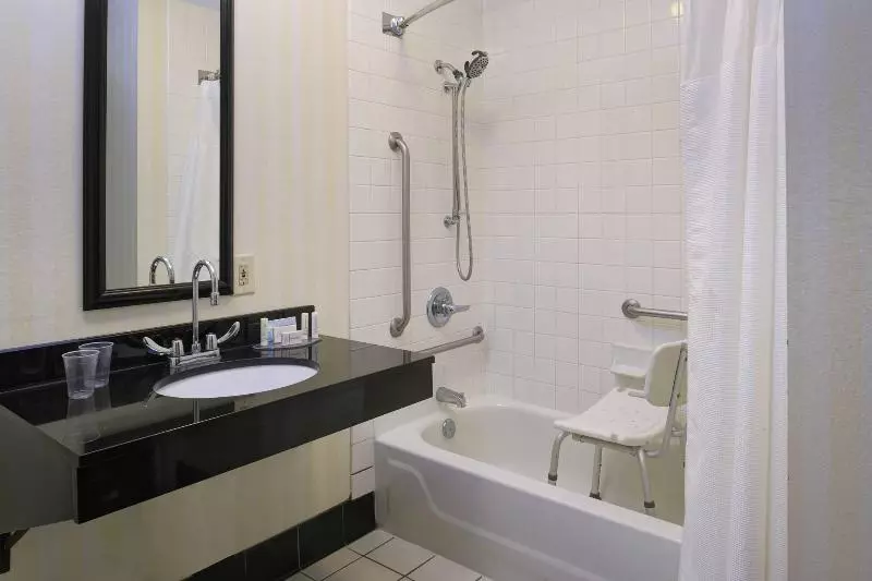 キングサイズベッドのスタンダードルーム, Fairfield Inn By Marriott Richmond