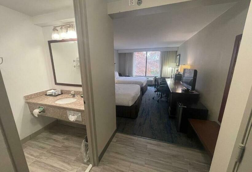Номер Стандарт, Ramada By Wyndham Cleveland Independence