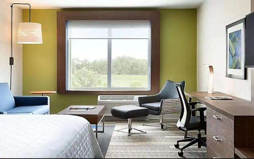 キングサイズベッドのスイートルーム, Holiday Inn Express & Suites Savannah W Chatham Parkway, An Ihg