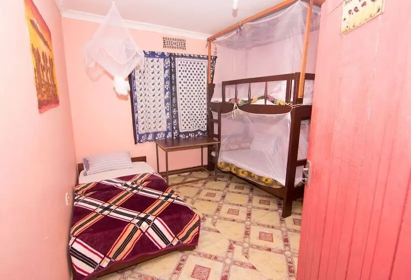Pokój Standard Trzyosobowy, First Point Arusha Hostel