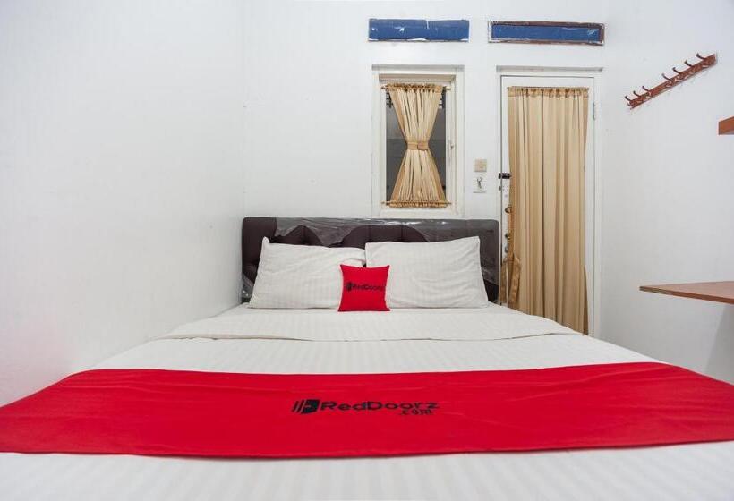 Quarto standard, Reddoorz Syariah Near Pgc Cililitan