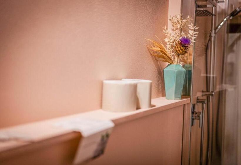 سوییت لوکس, Old Town Boutique Rooms