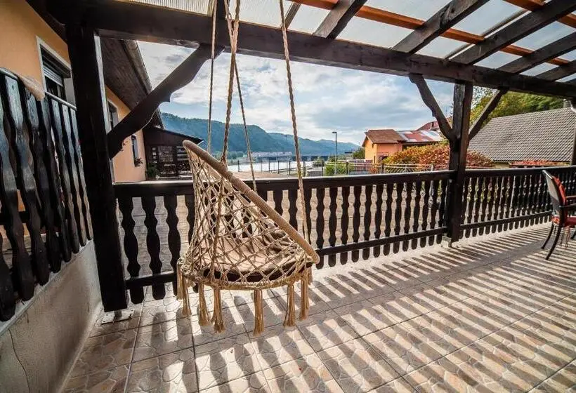 اتاق اکونومی, Rooms At Trimček