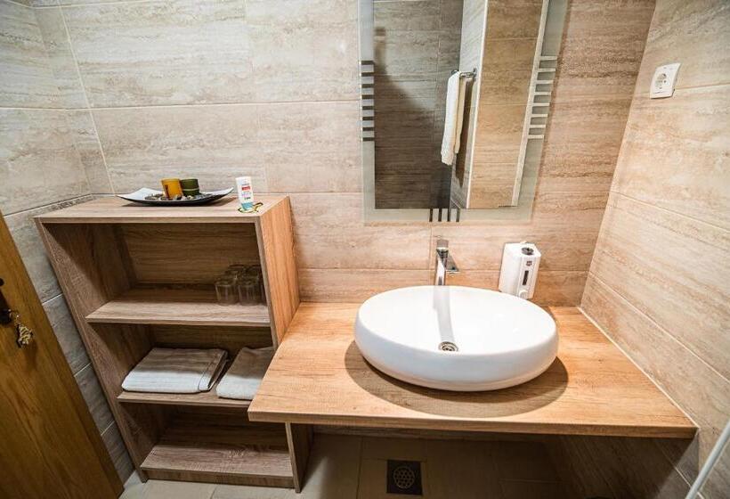 اتاق اکونومی, Rooms At Trimček