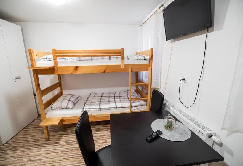 اتاق اکونومی, Rooms At Trimček