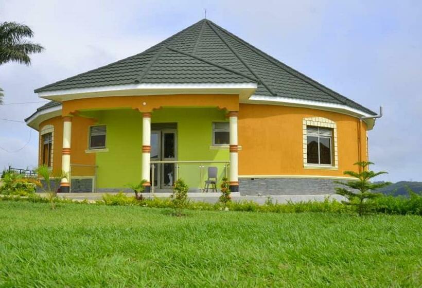 اتاق خانوادگی با چشمانداز کوه, Karobwa Summit View