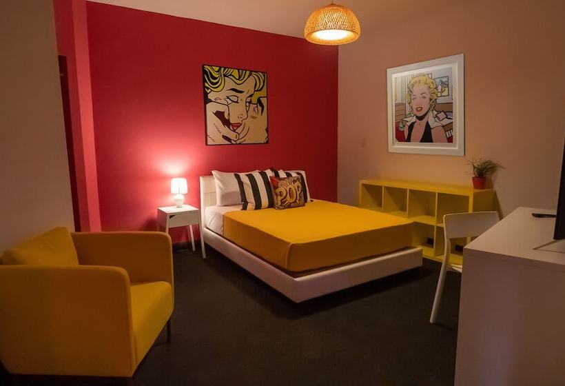 اتاق استاندارد یک نفره, The Fox