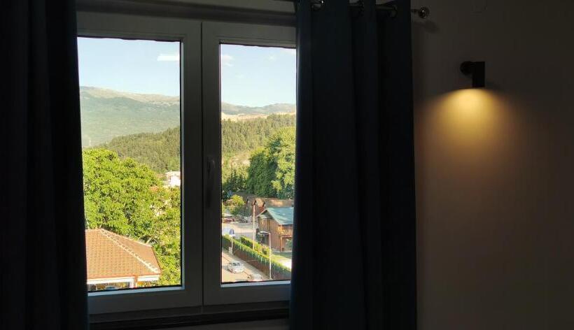 Suite with lake view, Villa Natali