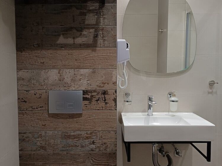 חדר סטנדרט עם מרפסת, Elizabeth Queen Luxury Rooms