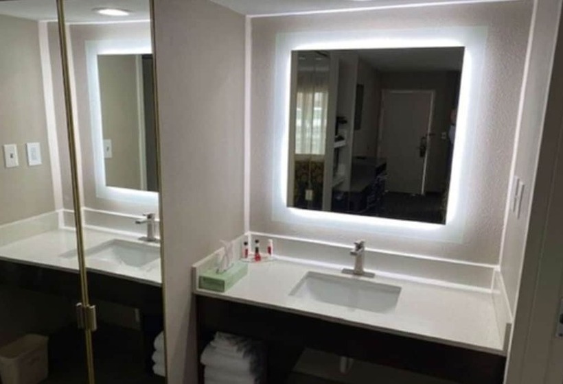 2ダブルベッドのスタンダードルーム, Baymont By Wyndham Topeka