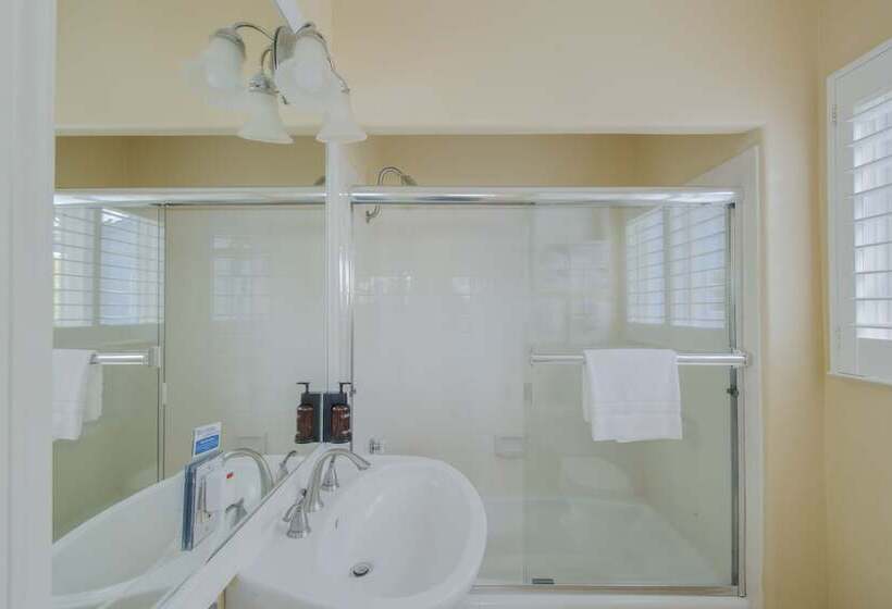 جناح إدارى, Carmel Green Lantern Inn