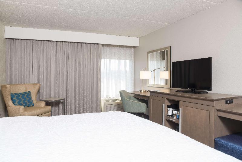 스탠다드 룸 킹사이즈 침대, Hampton Inn Bloomington