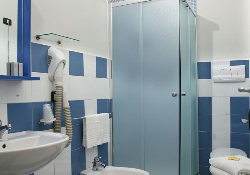 带大床的标准工作室, Hampton Inn Eden