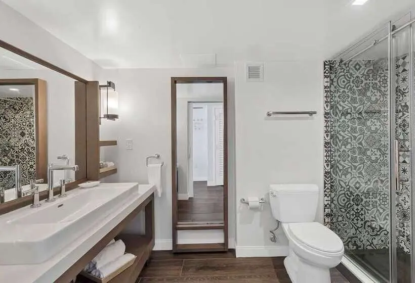 חדר סטנדרט נוף לים עם מרפסת, Maren Fort Lauderdale Beach, Curio Collection By Hilton