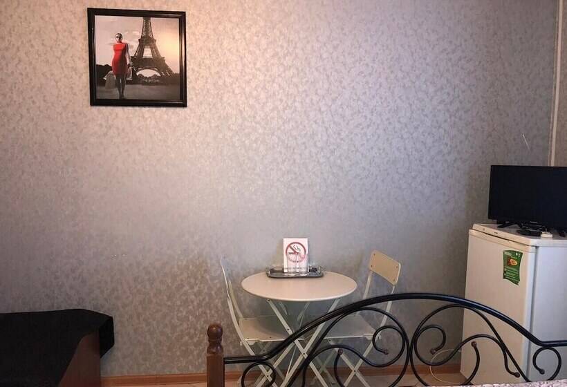 اتاق استاندارد سه نفره, 21 Century