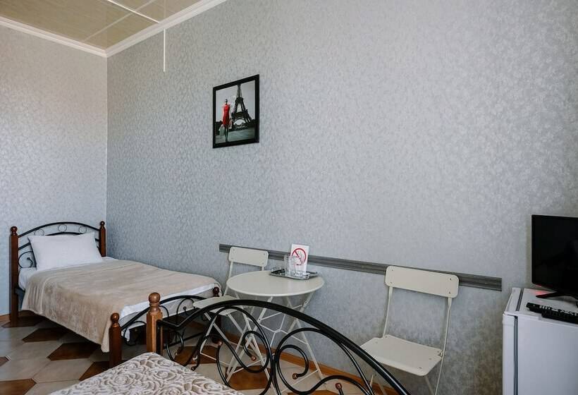 اتاق استاندارد سه نفره, 21 Century