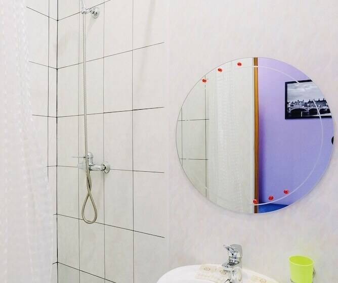 اتاق استاندارد با بالکن, 21 Century