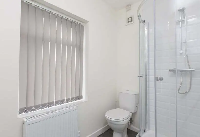バス共有のスタンダードルーム, Townhouse @ 97 Edleston Road Crewe