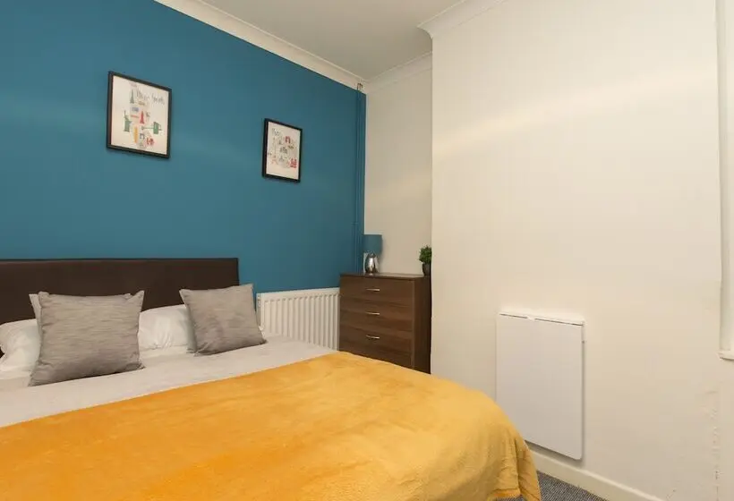 バス共有のスタンダードルーム, Townhouse @ 97 Edleston Road Crewe